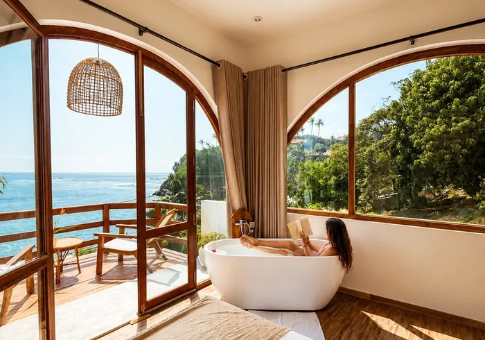 Boho Arch Cliffside Hot Tub Suite gallery photo 6