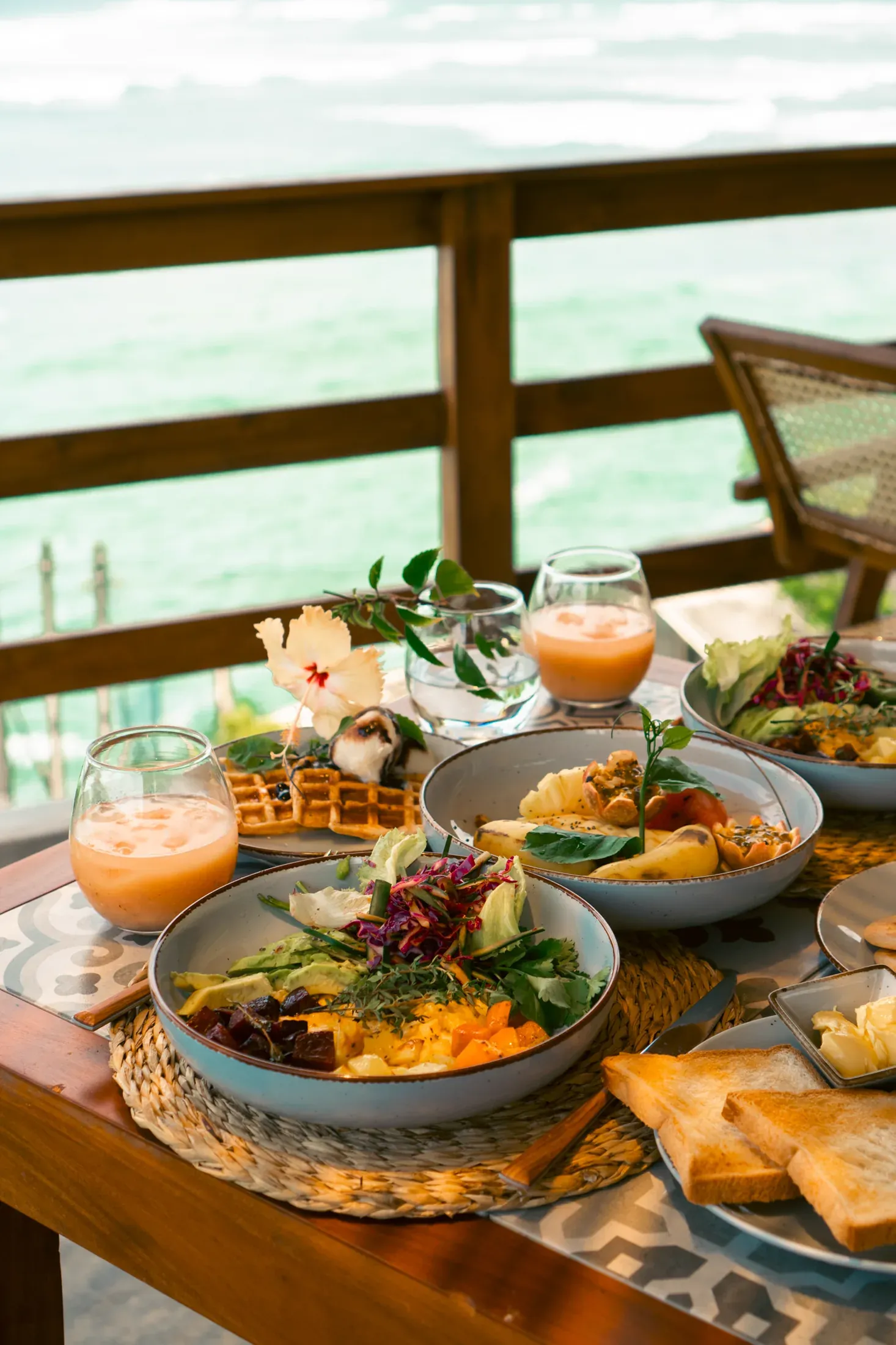Breakfast above the bay