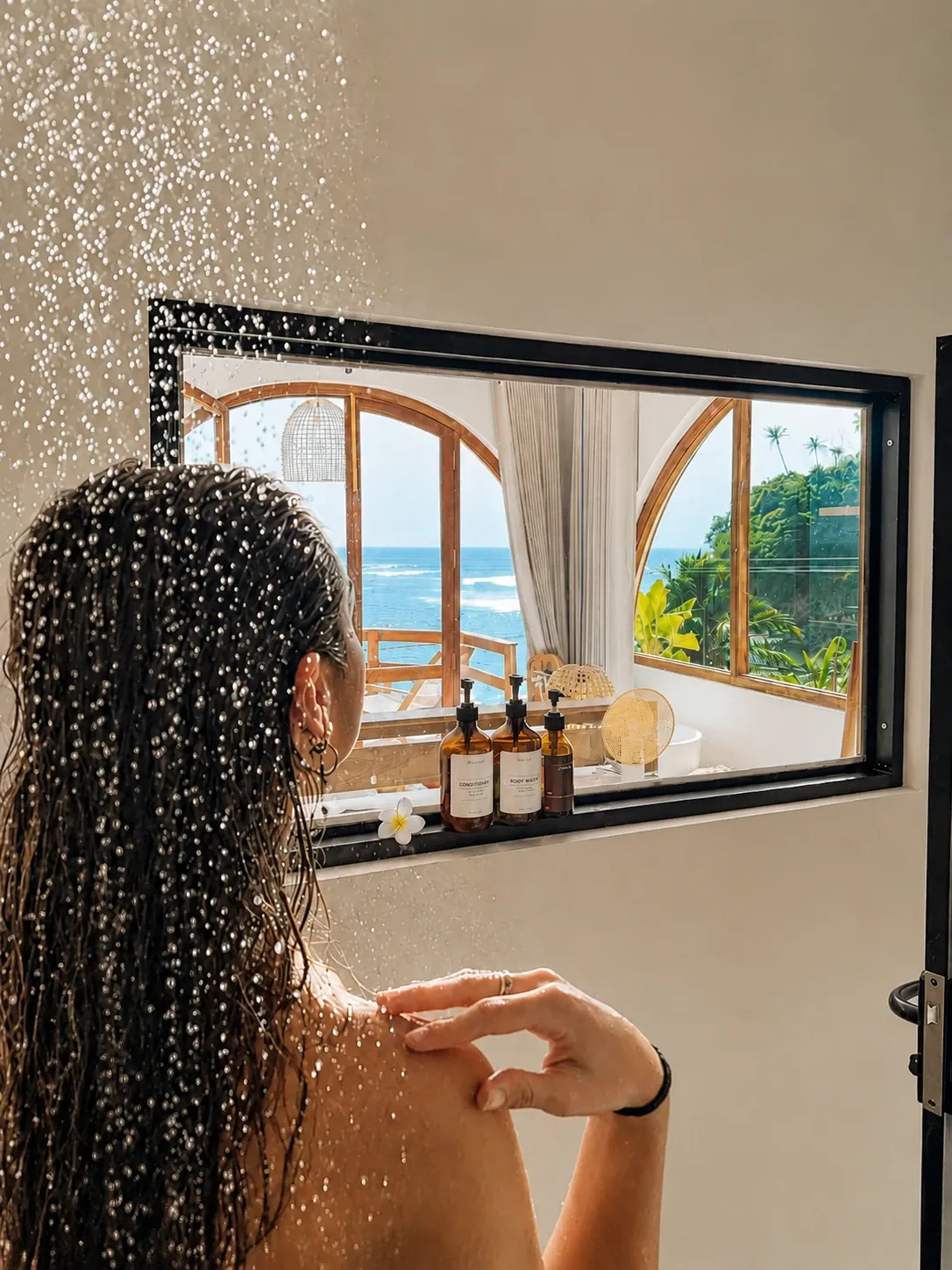 Boho Arch Cliffside Hot Tub Suite gallery photo 6